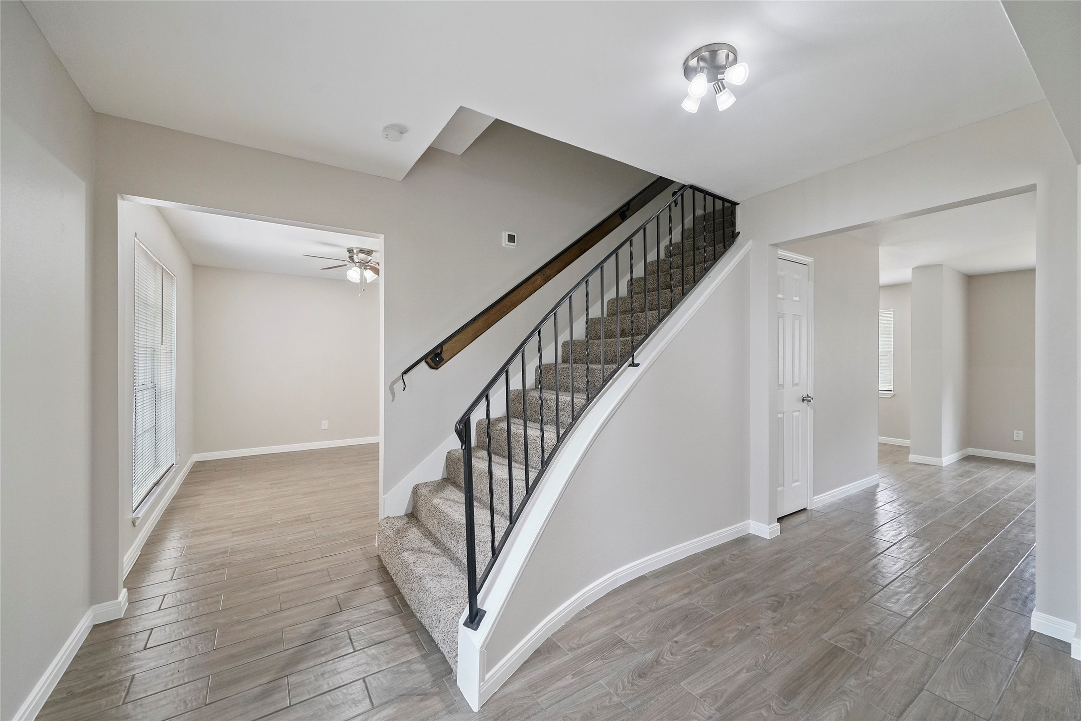 643 Ames Street Spring, TX 77373 - Photo 2 of 32