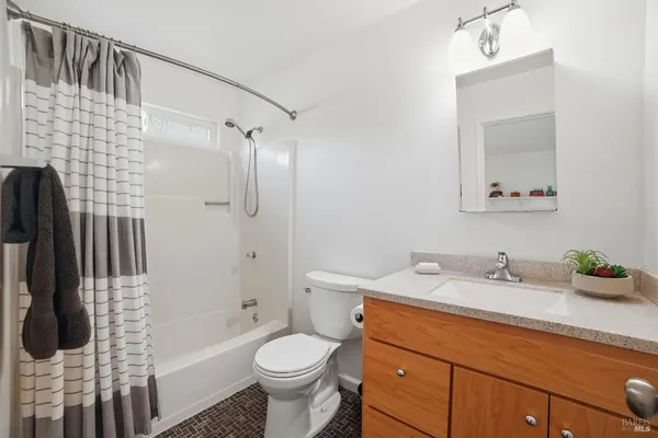 $449,000 | 178 Courtyards East, Windsor, CA 95492