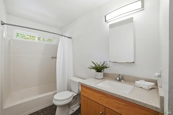 $449,000 | 178 Courtyards East, Windsor, CA 95492