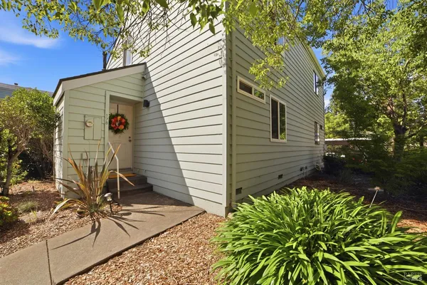 $449,000 | 178 Courtyards East, Windsor, CA 95492