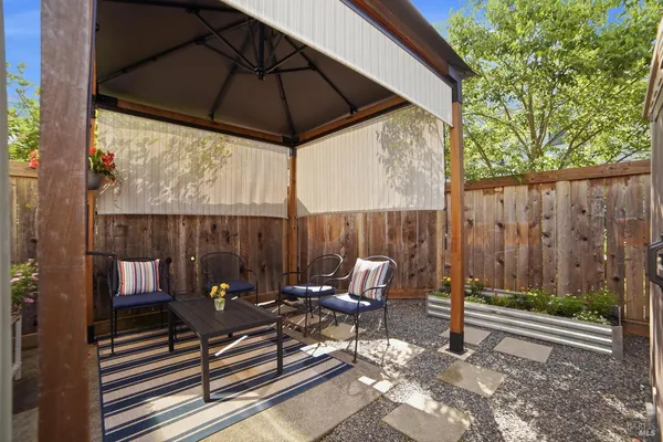 $449,000 | 178 Courtyards East, Windsor, CA 95492