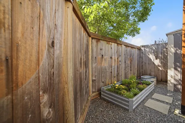 $449,000 | 178 Courtyards East, Windsor, CA 95492