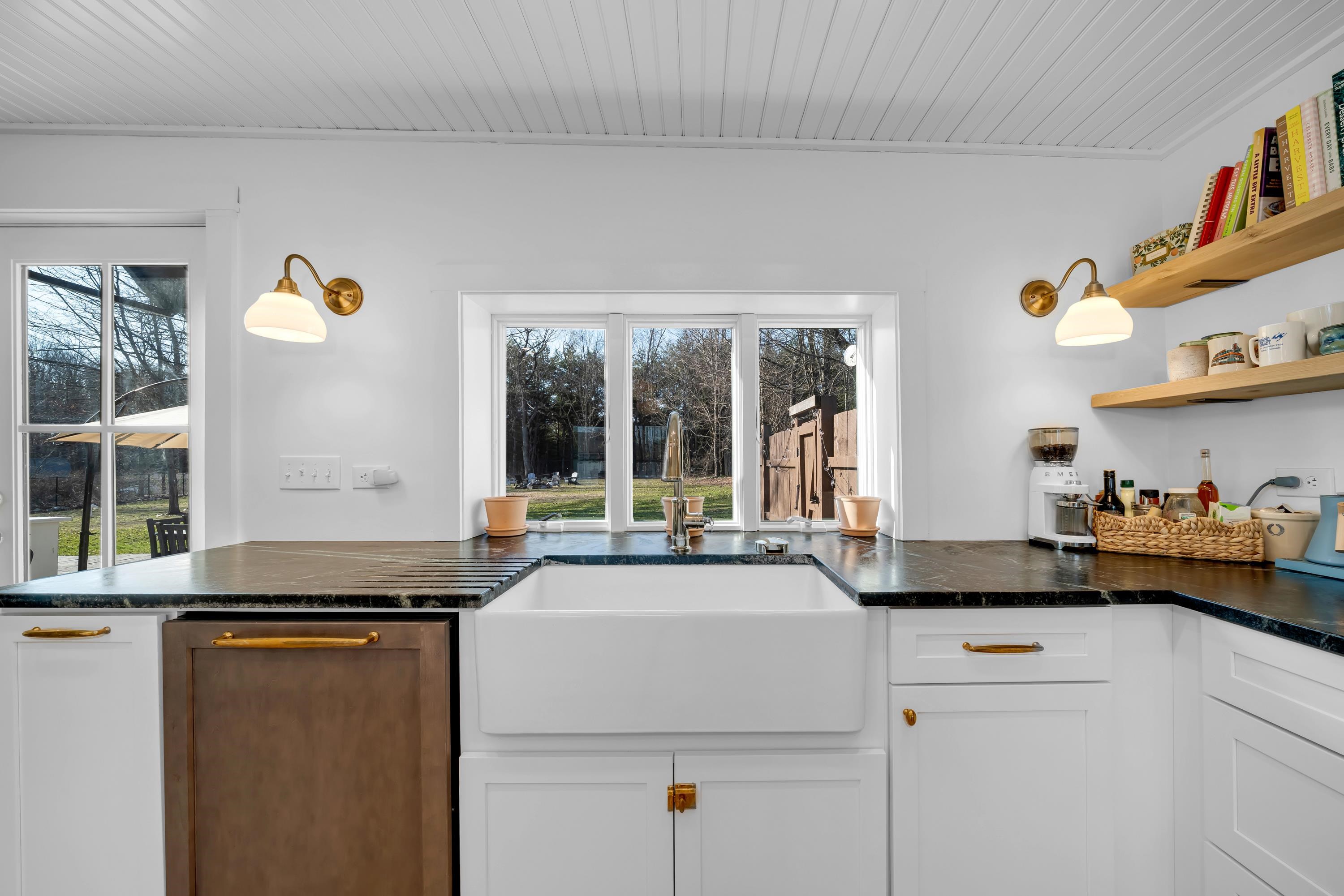 54 Middle Road Brentwood, NH 03833 - Photo 5 of 57