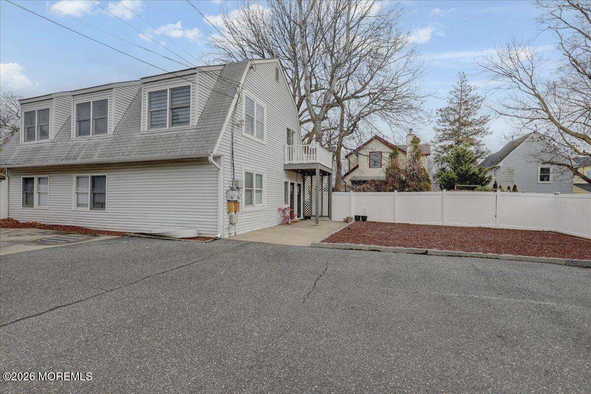 21 Washington Street, Unit D Red Bank, NJ 07701 - Photo 3 of 27 a view of a house with a street