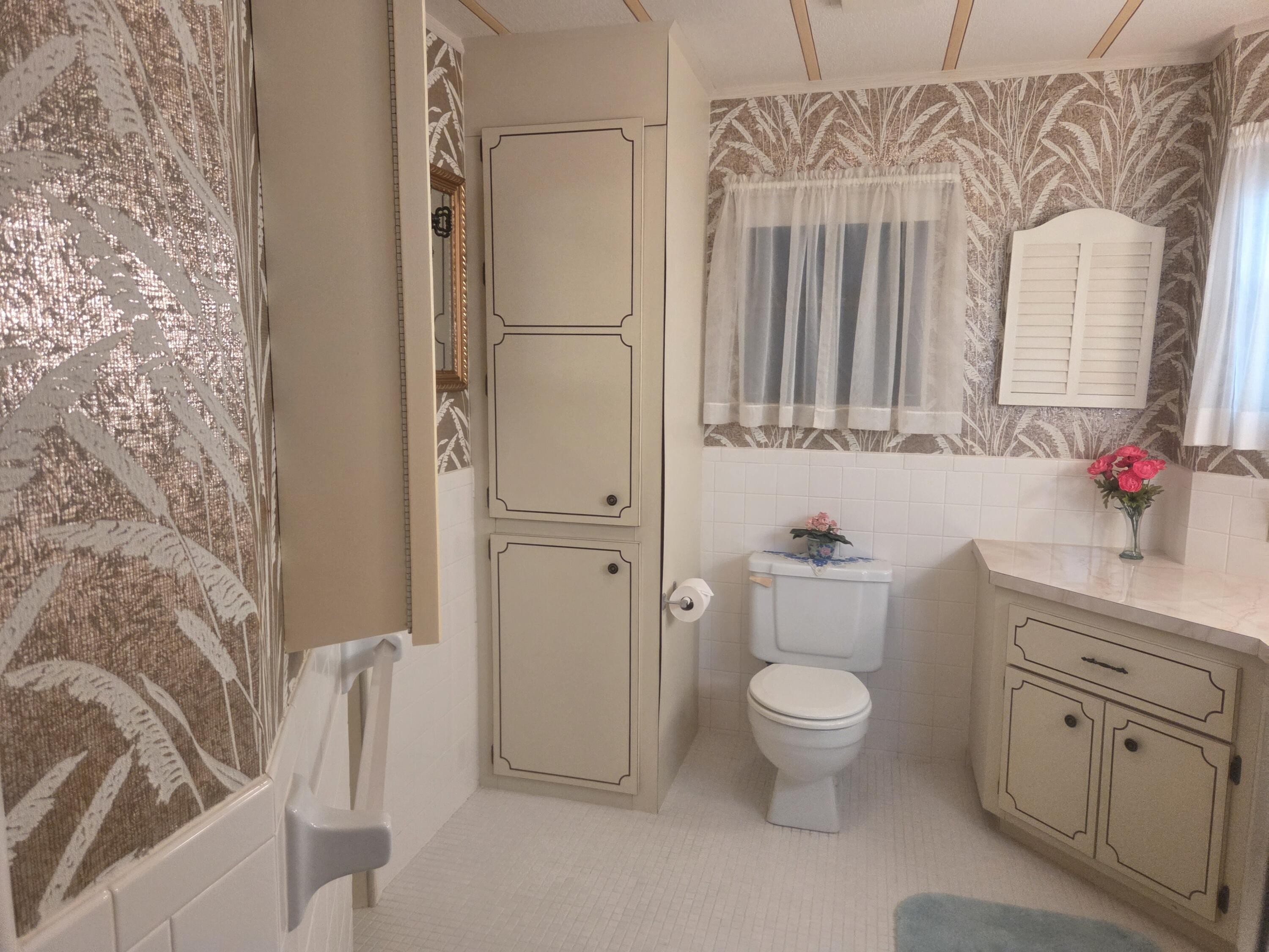 7107 Southeast Seahawk Street Hobe Sound, FL 33455 - Photo 21 of 22 Primary bath