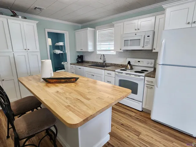 $325,000 | 3493 Highway 1, Grand Isle, LA 70358