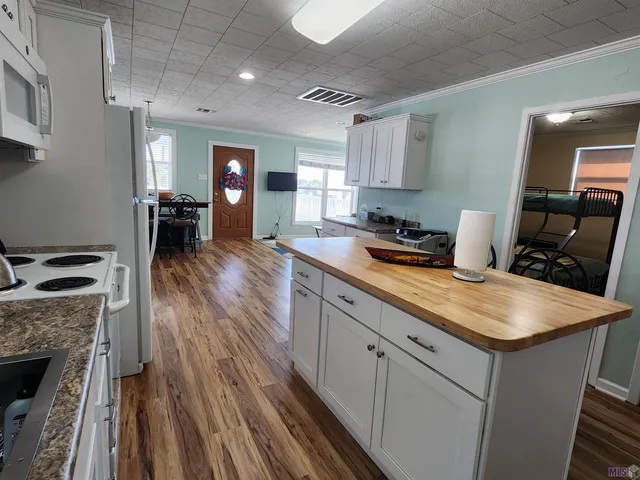 $325,000 | 3493 Highway 1, Grand Isle, LA 70358