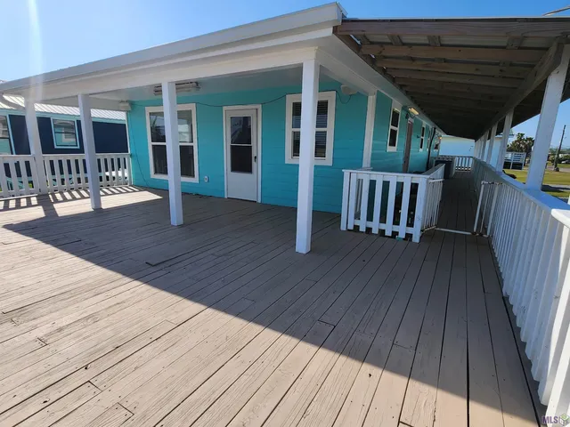 $325,000 | 3493 Highway 1, Grand Isle, LA 70358