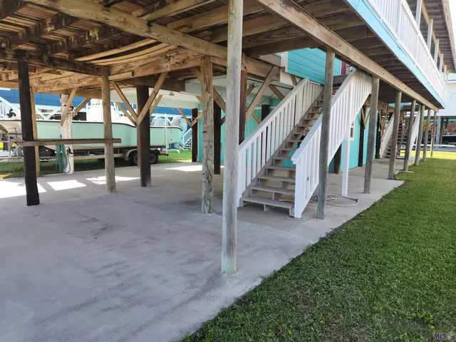 $325,000 | 3493 Highway 1, Grand Isle, LA 70358