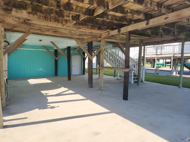 $325,000 | 3493 Highway 1, Grand Isle, LA 70358