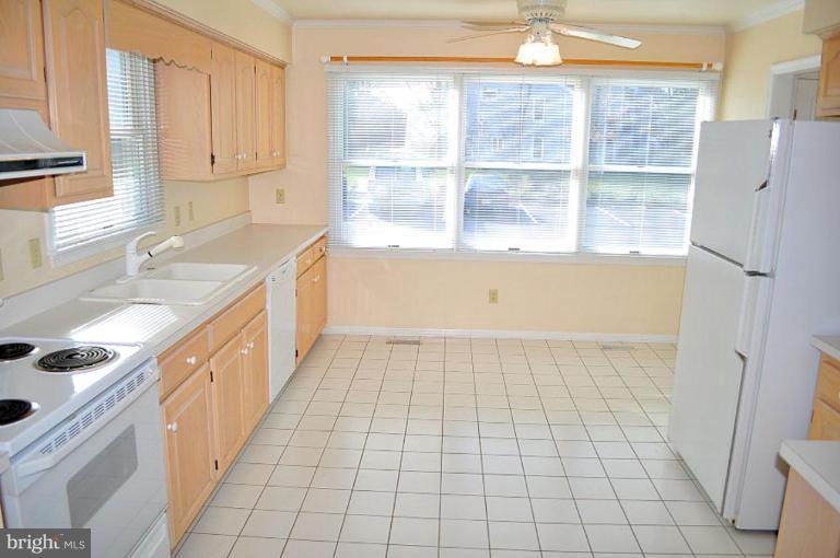 300 Drake Tail Place, Unit 54 Chester, MD 21619 - Photo 2 of 29 Kitchen