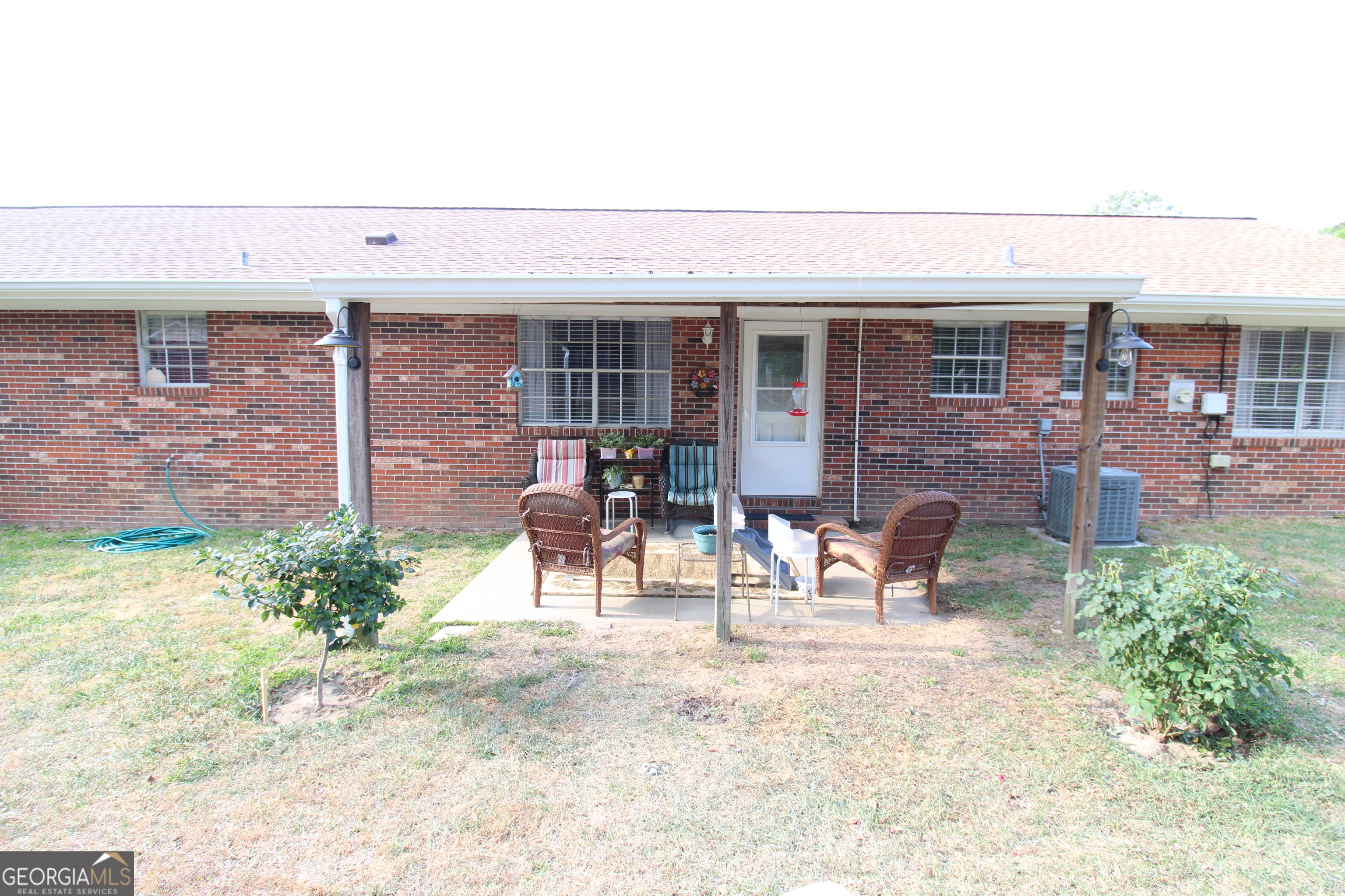 2337 Spring Street Waycross, GA 31503 - Photo 5 of 28 a view of a chairs and table in the patio