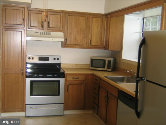 5402 Pond Road Harrisburg, PA 17111 - Photo 3 of 25 Gallery Image 3