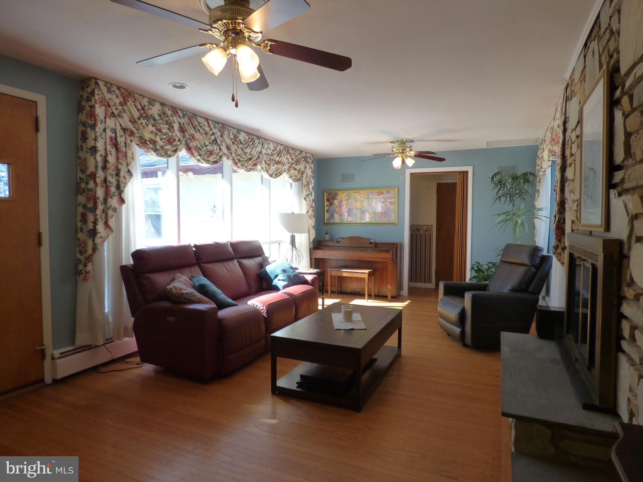 120 Laurel Road Southampton, PA 18966 - Photo 14 of 37 Living room with 2 ceiling fans