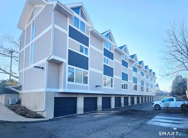 $2,975 | 25 Cottage Street, Unit 202, Norwalk, CT 06855