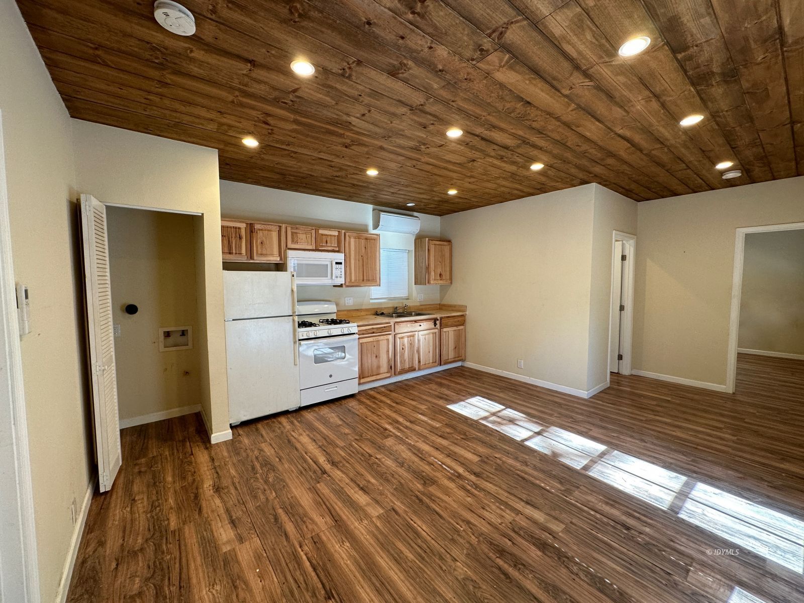 25873 Cedar Street Idyllwild, CA 92549 - Photo 3 of 12 kitchen, living