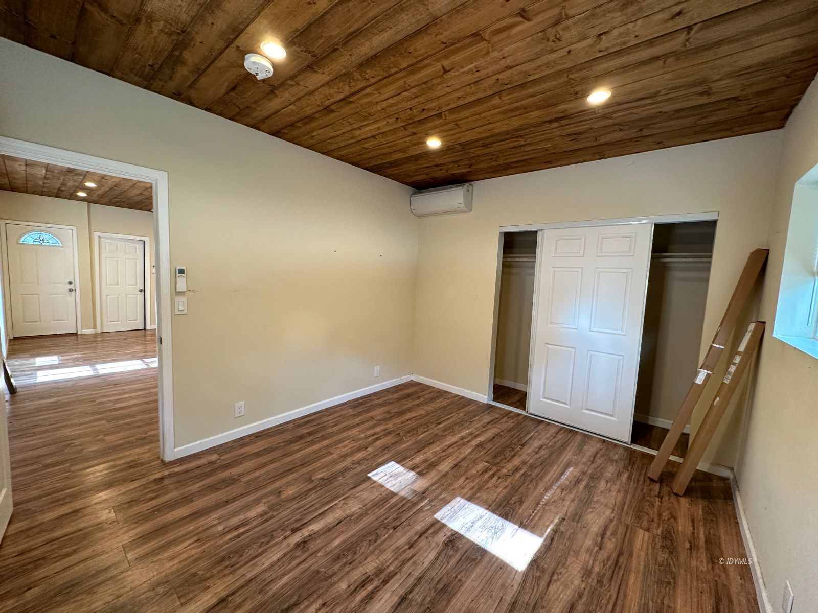 25873 Cedar Street Idyllwild, CA 92549 - Photo 5 of 12 Front bedroom