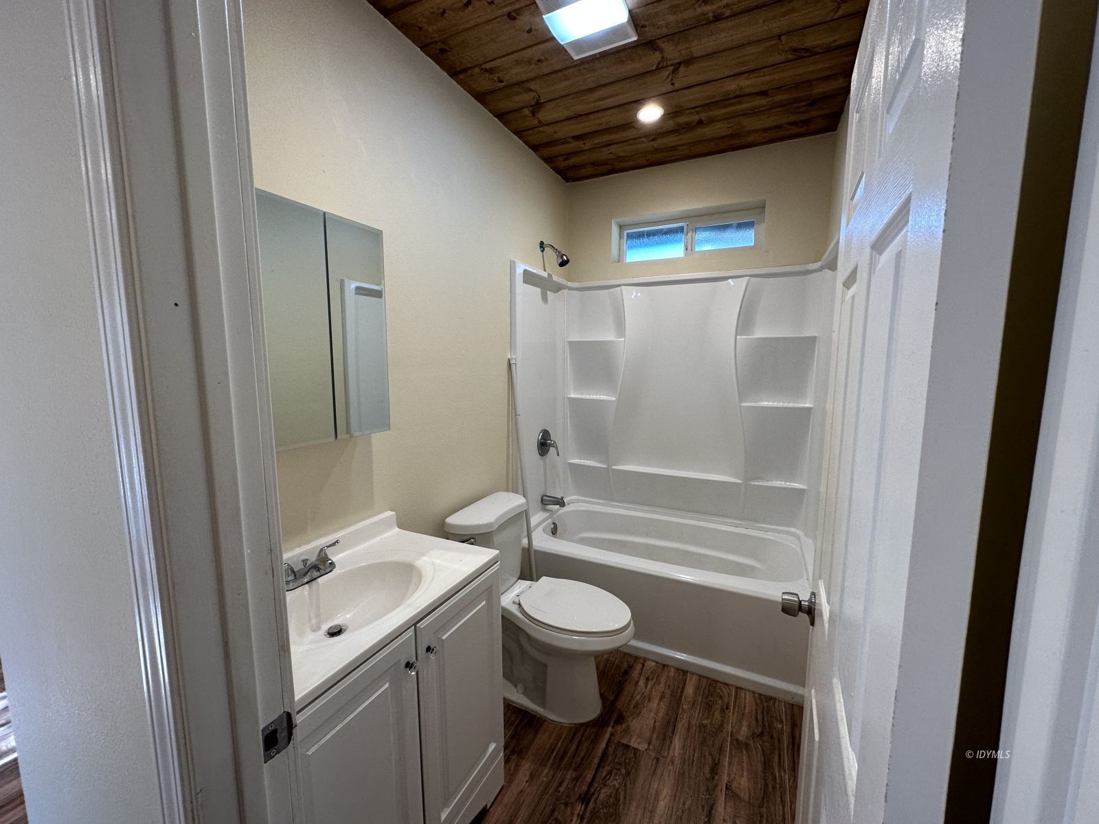 25873 Cedar Street Idyllwild, CA 92549 - Photo 6 of 12 front bathroom