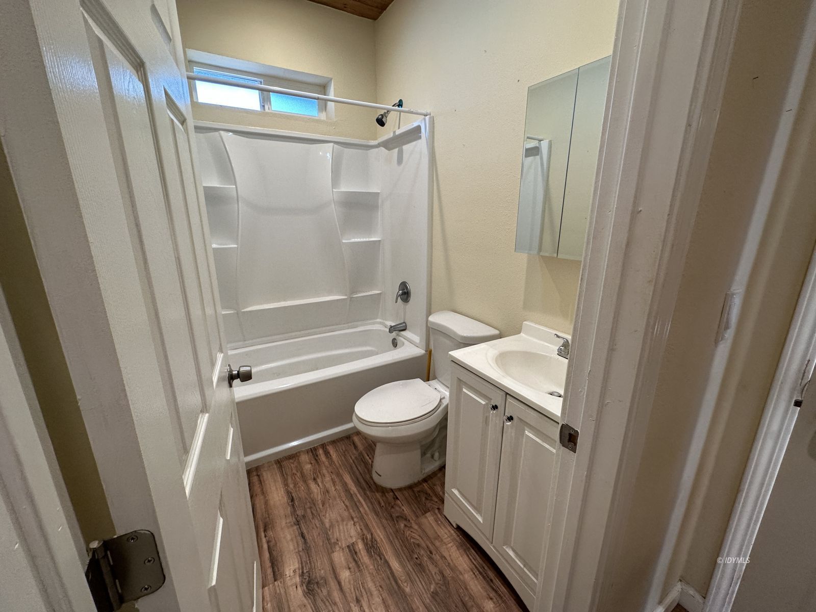25873 Cedar Street Idyllwild, CA 92549 - Photo 9 of 12 back bathroom