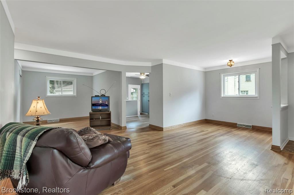 392 Winry Drive Rochester Hills, MI 48307 - Photo 10 of 35