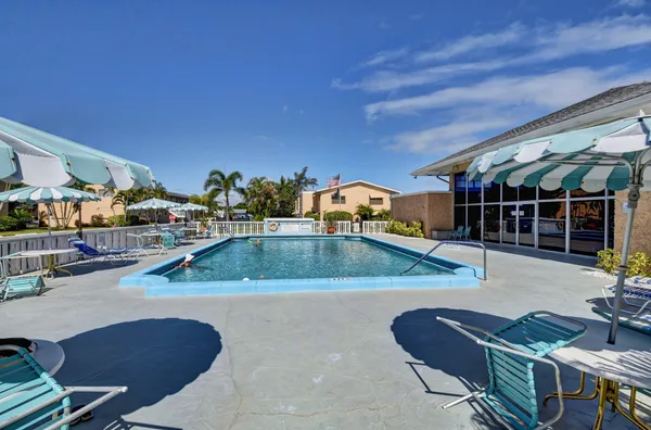 $75,900 | 2152 Northeast 1st Way, Unit 205, Boynton Beach, FL 33435
