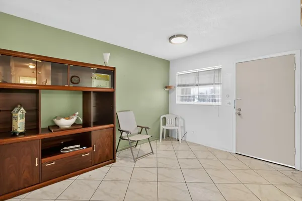 $75,900 | 2152 Northeast 1st Way, Unit 205, Boynton Beach, FL 33435