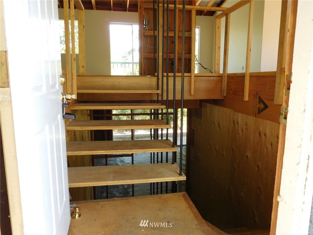 7264 Heggeness Road Clinton, WA 98236 - Photo 3 of 25 Gallery Image 3