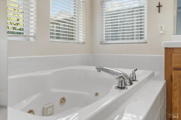 $800,000 | 1439 Birdie Drive, Windsor, CA 95492