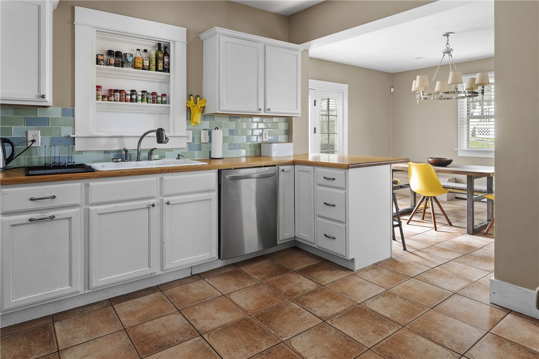 21 Hall Street Warwick, RI 02818 - Photo 15 of 30