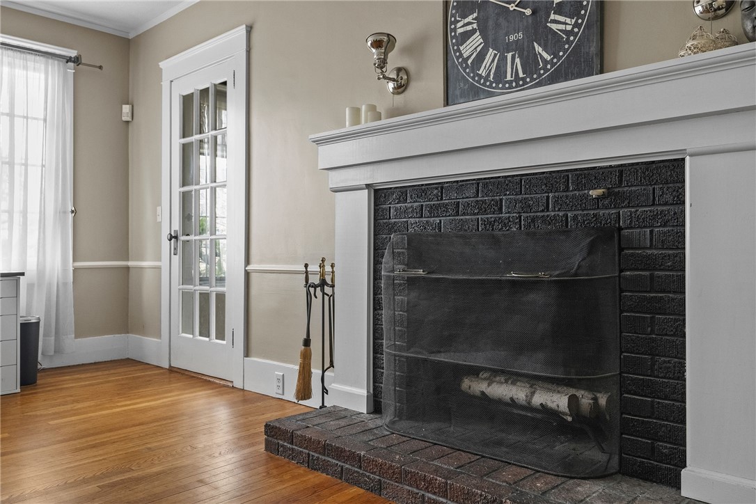 21 Hall Street Warwick, RI 02818 - Photo 2 of 30