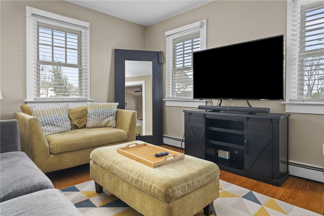 21 Hall Street Warwick, RI 02818 - Photo 3 of 30