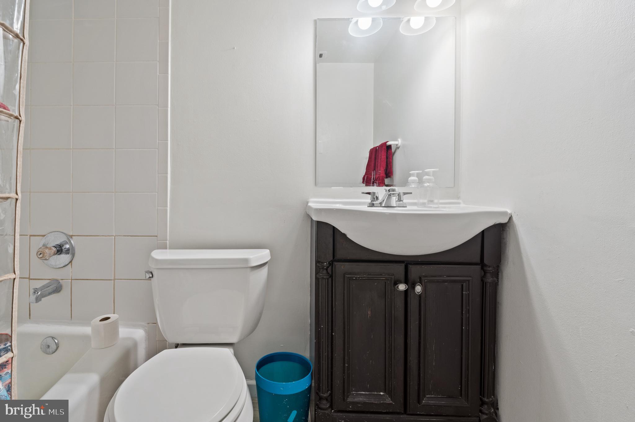 11616 Vantage Hill Road, Unit 2C Reston, VA 20190 - Photo 15 of 23 En-suite Primary Bath