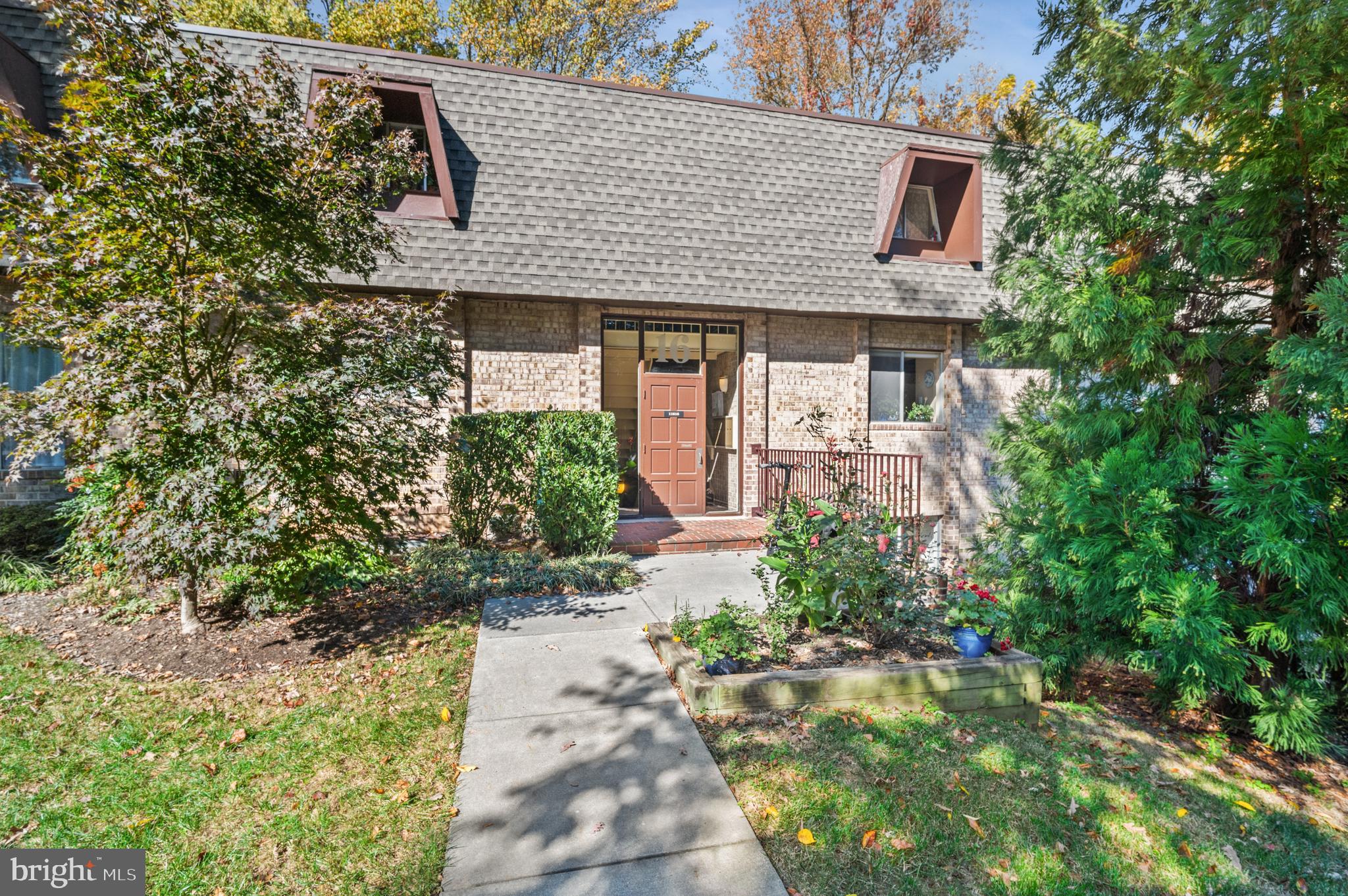 11616 Vantage Hill Road, Unit 2C Reston, VA 20190 - Photo 20 of 23 Inviting entryway