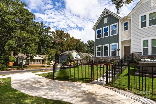 $3,150 | 2550 Lydia Avenue, Charlotte, NC 28205