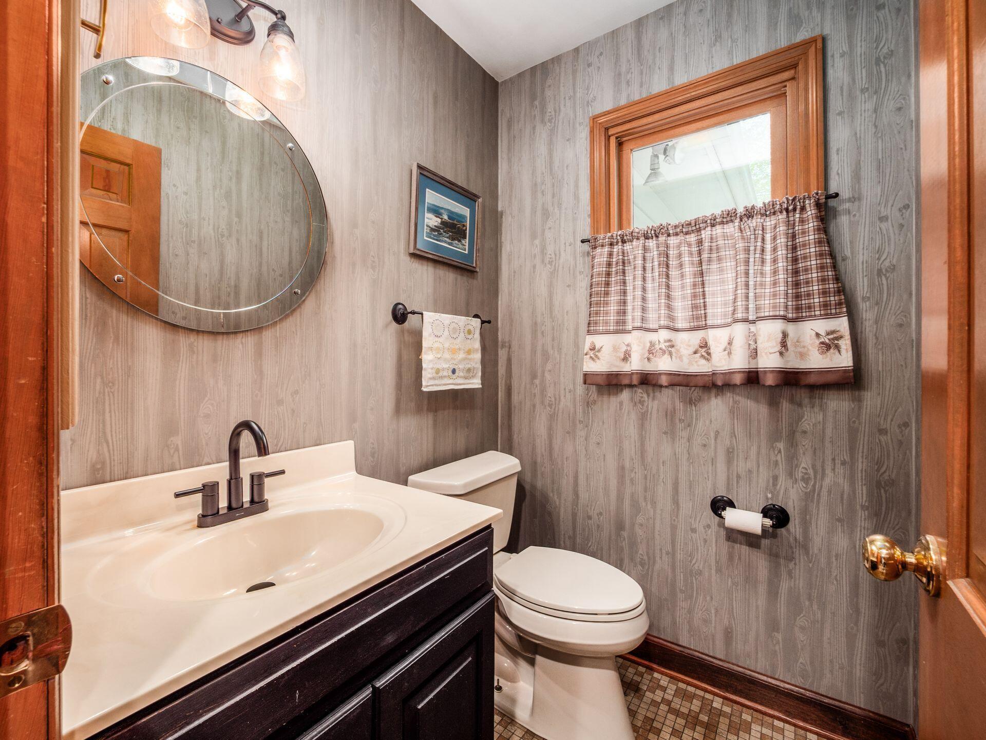 4159 Rowanne Road Columbus, OH 43214 - Photo 16 of 47 Half bath off back entry
