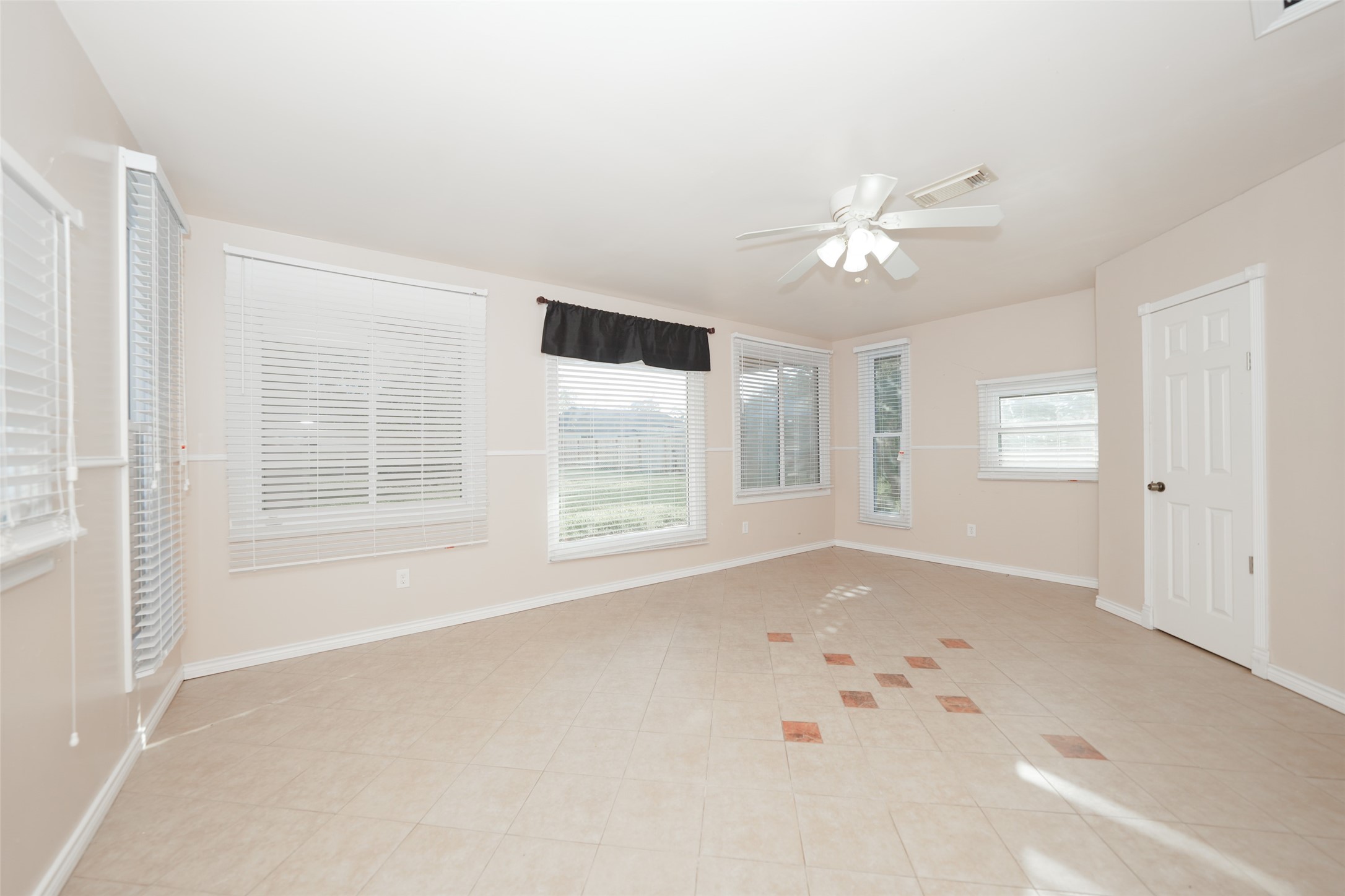 5227 Ridge Turn Drive Houston, TX 77053 - Photo 27 of 35 an empty room with windows and ceiling fan