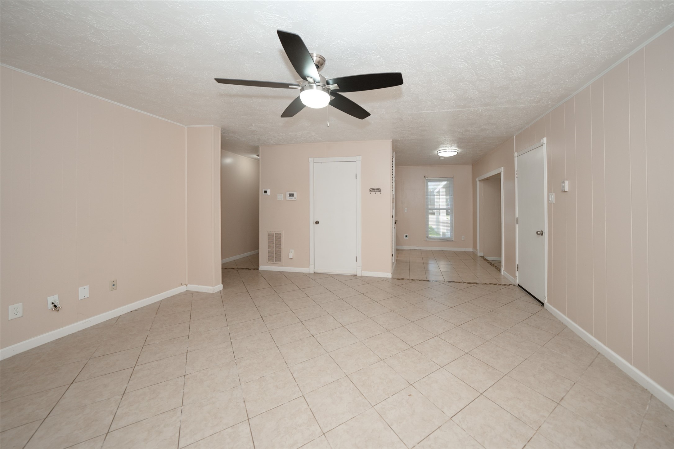 5227 Ridge Turn Drive Houston, TX 77053 - Photo 5 of 35 an empty room with ceiling fan and window