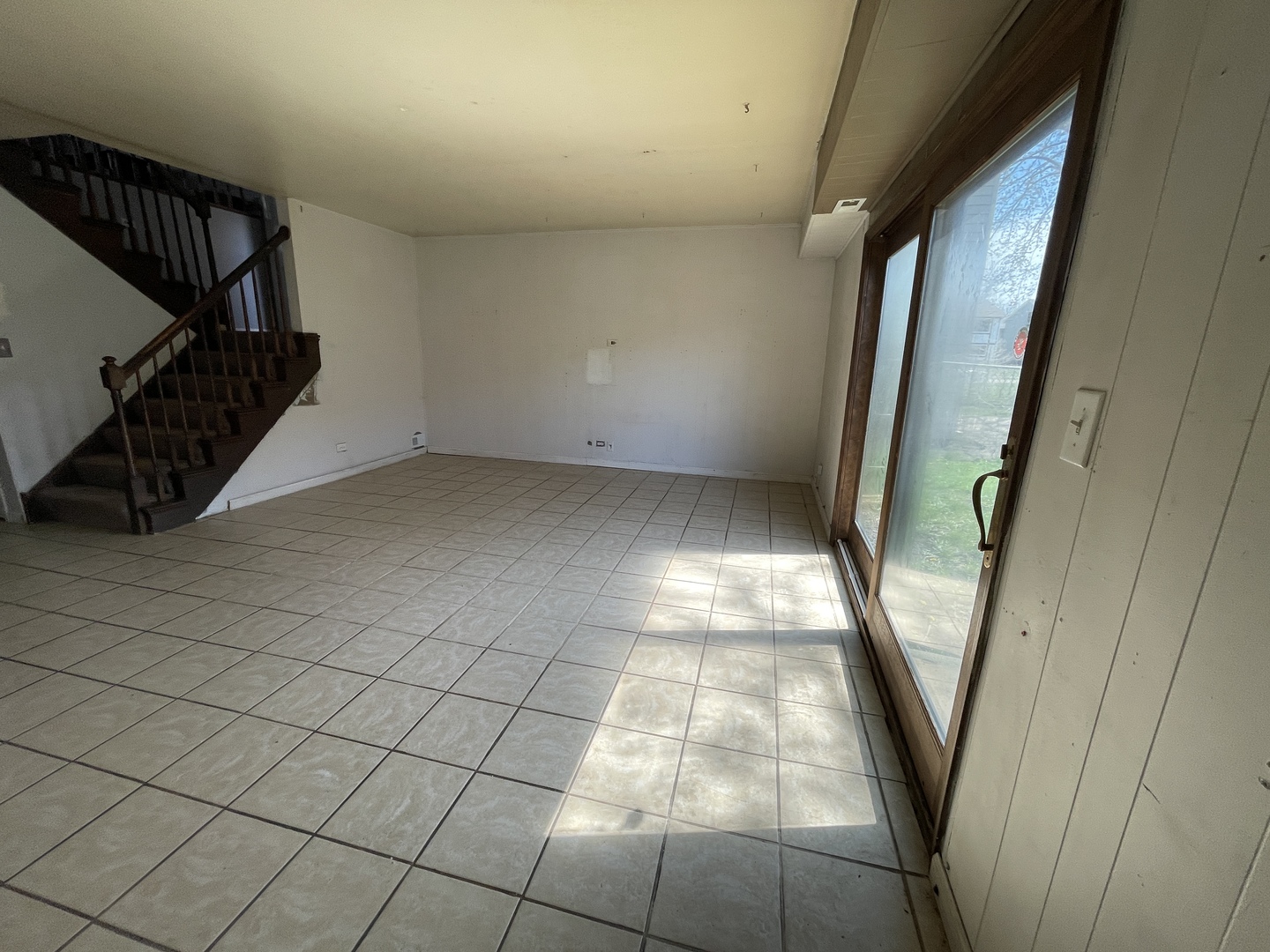 2061 Windward Lane Hanover Park, IL 60133 - Photo 9 of 15 a view of an entryway