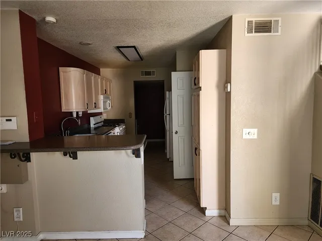 $1,800 | 7733 Almeria Street, Las Vegas, NV 89128