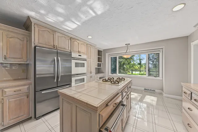 $849,900 | N19W22081 Foxview Court, Unit 2B, Waukesha, WI 53186