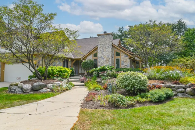 $849,900 | N19W22081 Foxview Court, Unit 2B, Waukesha, WI 53186