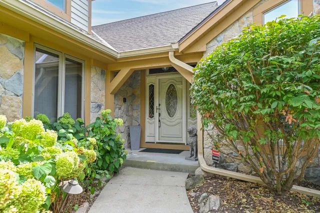 $849,900 | N19W22081 Foxview Court, Unit 2B, Waukesha, WI 53186