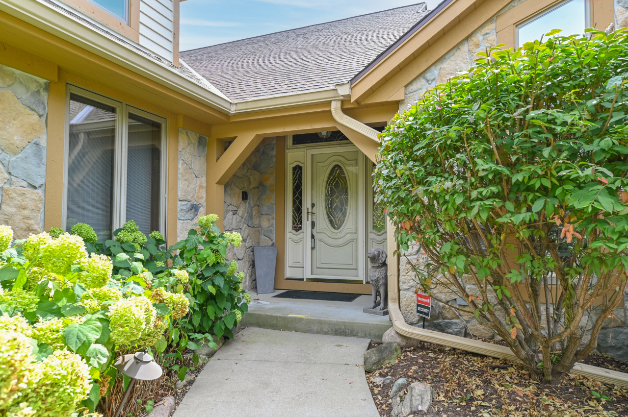 N19W22081 Foxview Court, Unit 2B Waukesha, WI 53186 - Photo 3 of 50 Photo 3