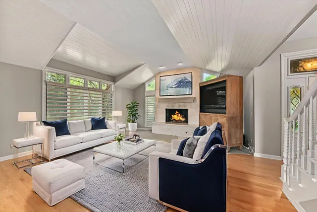 $849,900 | N19W22081 Foxview Court, Unit 2B, Waukesha, WI 53186