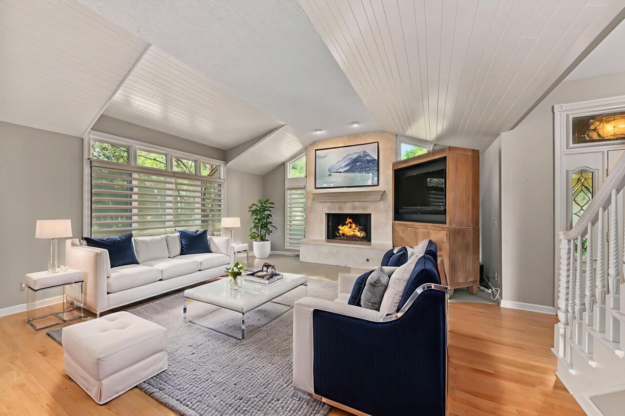 N19W22081 Foxview Court, Unit 2B Waukesha, WI 53186 - Photo 4 of 50 VS Great Rm