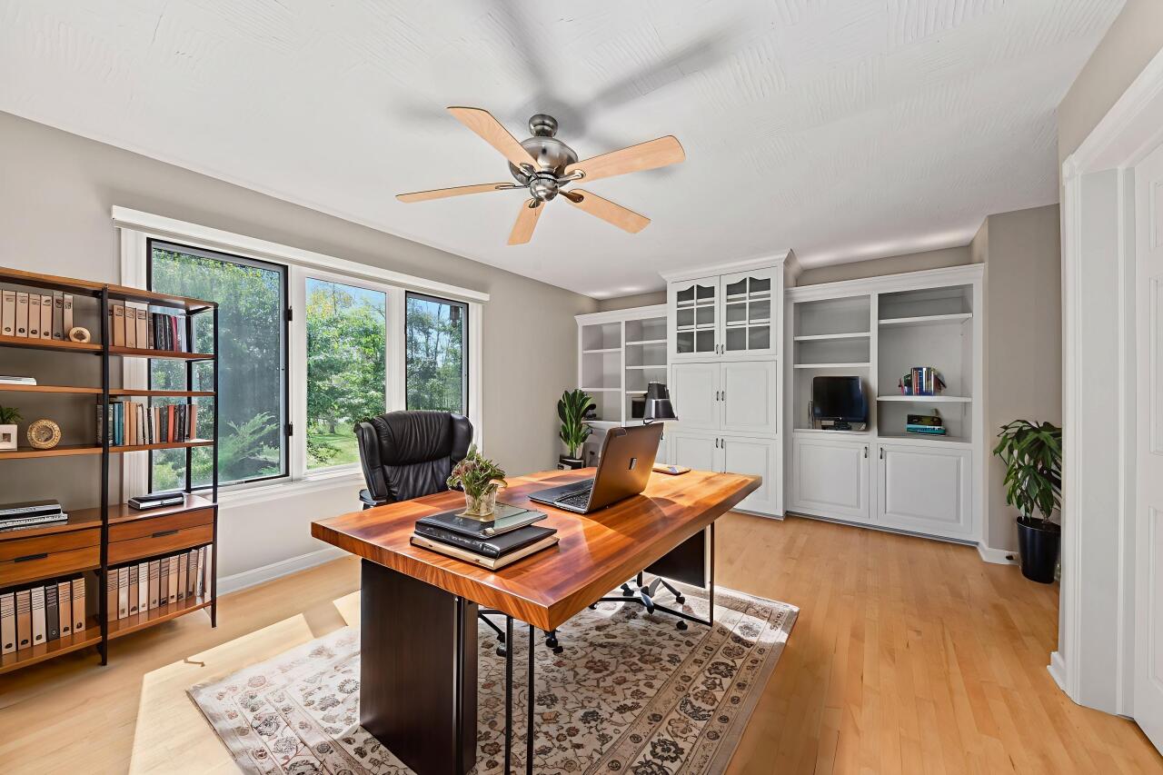 N19W22081 Foxview Court, Unit 2B Waukesha, WI 53186 - Photo 9 of 50 VS Home Office-Den