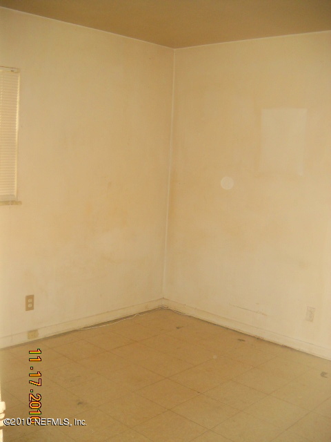 3355 Aldridge Road East Jacksonville, FL 32250 - Photo 8 of 12 Bedroom 1