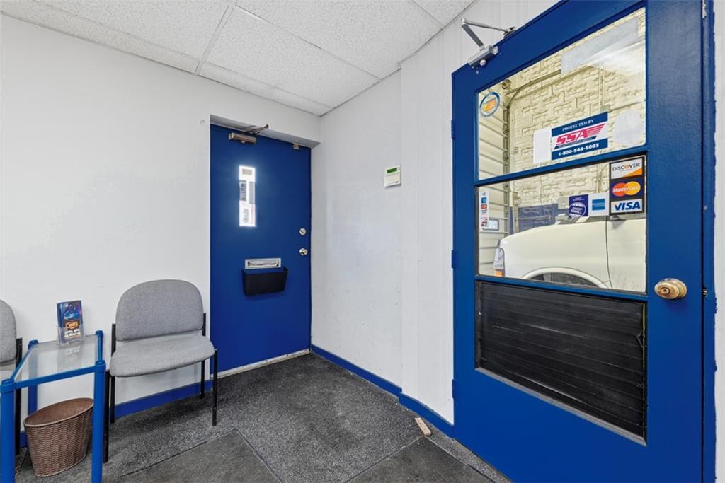 4225 Main Street Pittsburgh, PA 15224 - Photo 11 of 30 a hallway with furniture and a lamp