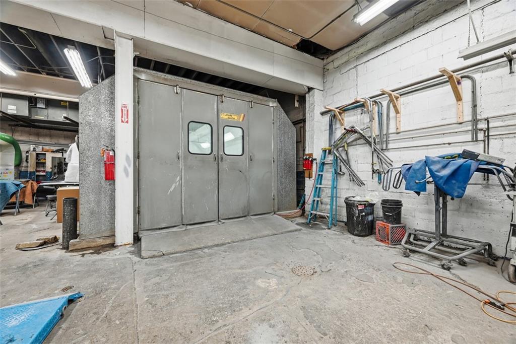 4225 Main Street Pittsburgh, PA 15224 - Photo 27 of 30 a view of a garage