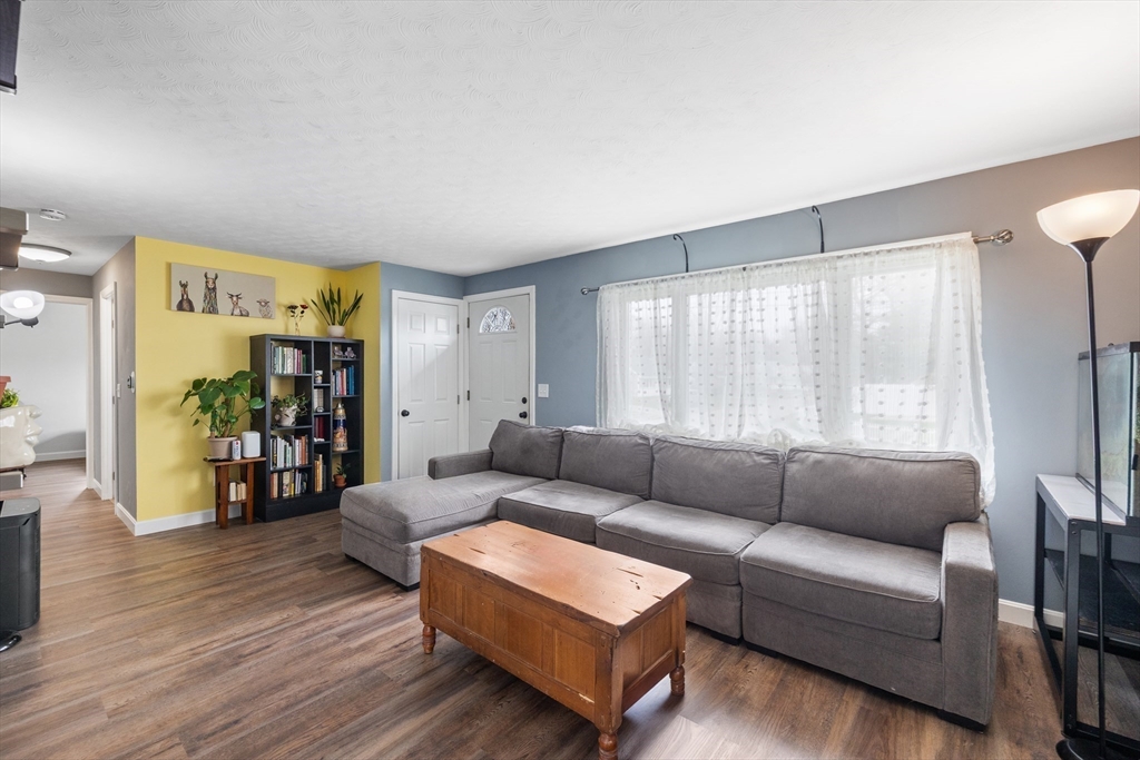 102 Brookside Road Rockland, MA 02370 - Photo 7 of 42 Gallery Image 7